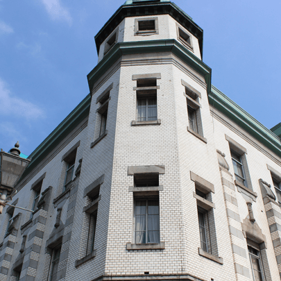 銀行系カードは審査難易度が高いと聞いたのですが…私の属性では厳しいですか？